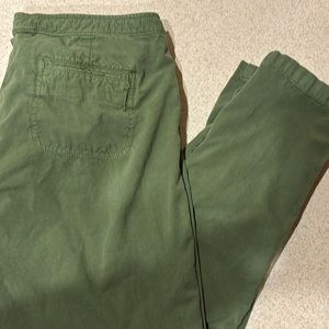 Vineyard Vines pant size 8